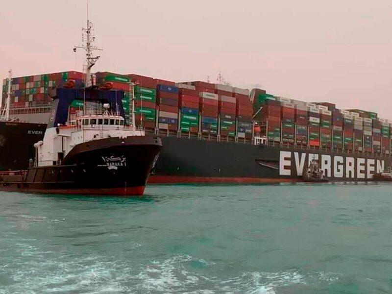 ფოტოები სუეცის არხიდან, სადაც გიგანტური გემი გაიჭედა, რის გამოც გემების საცობი წარმოიქმნა