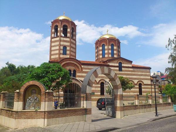სასულიერო პირების კორონავირუსით ინფიცირების გამო, ბათუმის წმინდა ნიკოლოზის სახელობის ტაძარი რამდენიმე დღით დაიკეტა