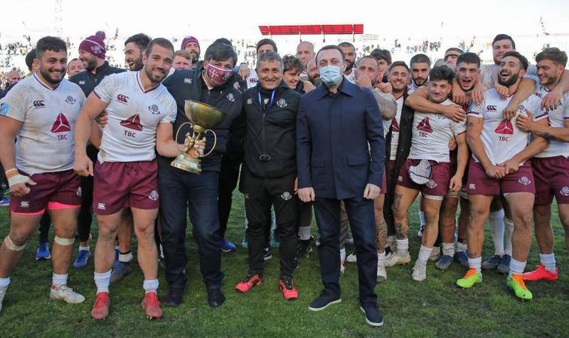 პრემიერ-მინისტრი "ბორჯღალოსნებს" და მათ გულშემატკივრებს რუმინეთის ნაკრების დამარცხებას ულოცავს