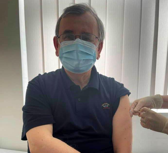 "რა მნიშვნელობა აქვს, რომლით აიცრი, როცა ორივე კარგია?" - რას წერს რომან გოცირიძე კორონავირუსის საწინააღმდეგო ვაქცინაციის შემდეგ