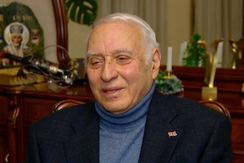 "მძიმე ქრონიკული თანმხლები დაავადებები ართულებს მდგომარეობას" - კოვიდინფიცირებული ანზორ ერქომაიშვილი აპარატზეა შეერთებული