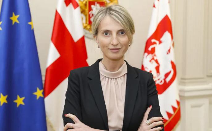 ვინ არის საქართველოს პრეზიდენტის ახალი საპარლამენტო მდივანი?