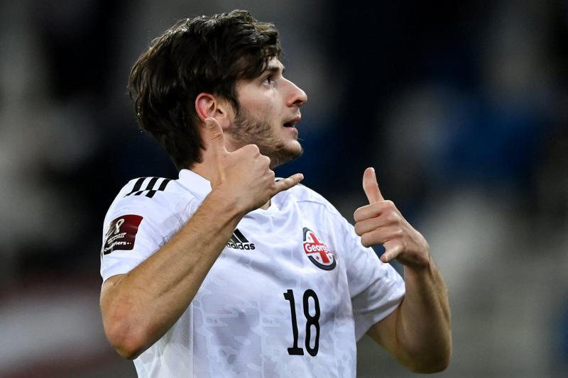 "ორი შესანიშნავი დარტყმა კვარაცხელიასგან" - რას წერენ UEFA-ს ოფიციალურ გვერდზე ხვიჩა კვარაცხელიას შესახებ