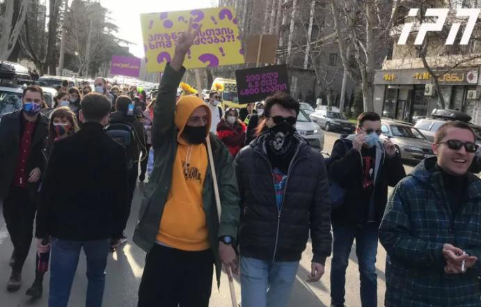 მსვლელობა რუსთაველზე - სამოქალაქო აქტივისტები "კომენდანტის საათისა" და ჯარიმების გაუქმებას მოითხოვენ