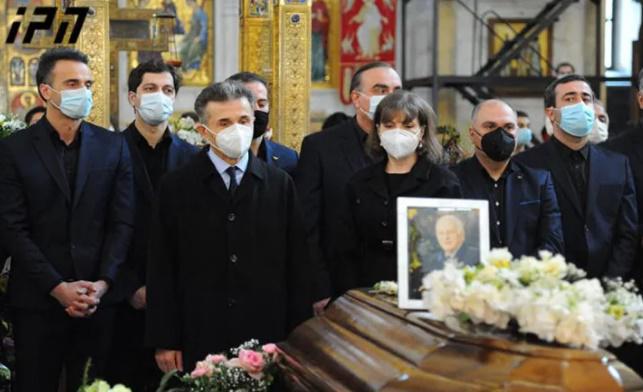 სამების ტაძარში, სადაც ანზორ ერქომაიშვილის სამოქალაქო პანაშვიდი მიმდინარეობს, ბიძინა ივანიშვილი მივიდა