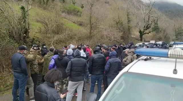 "კომპანიამ განაახლა მუშაობა, უკან არ დავიხევთ!" - რიონის ხეობაში ხმაური და დაპირისპირება იყო