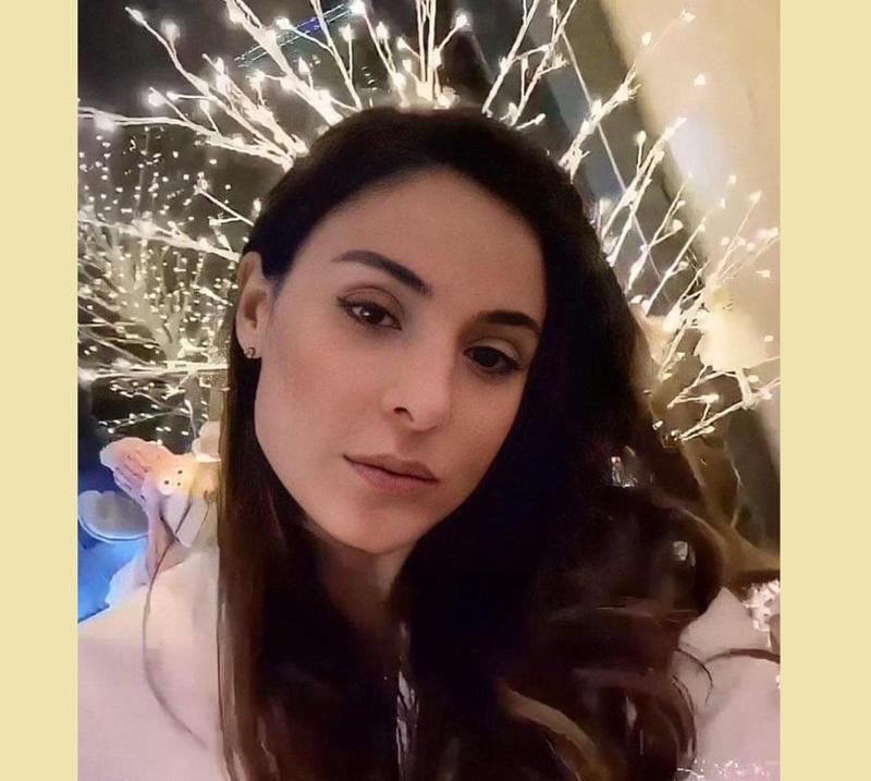 სოფო ნიჟარაძე საბავშვო ეტლით - მომღერლის პირველი ფოტო შვილთან ერთად