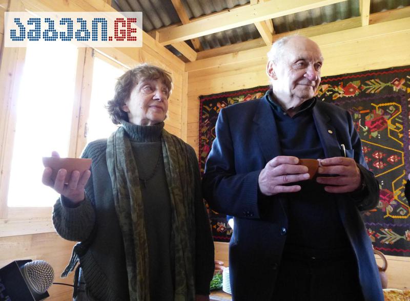 "ახლანდელ საქართველოში რას ვუყურებთ? - ვინ ვის უკბინოს, დააქციოს... საშინელება ხდება. რამდენი ცრუ პატრიოტია? ეგეთი ძნელი დრო არც მახსენდება" - ამონარიდები დოჩანაშვილის ინტერვიუებიდან