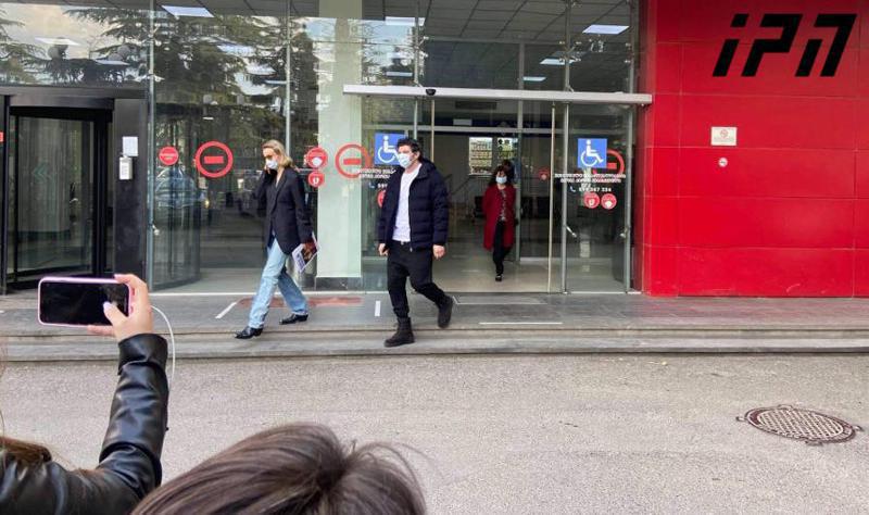 კახა კალაძემ კლინიკა დატოვა - თბილისის მერი მკურნალობას სახლში გააგრძელებს