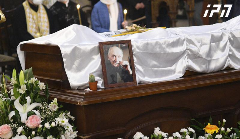 სამებაში გურამ დოჩანაშვილს სამოქალაქო პანაშვიდი მიმდინარეობს