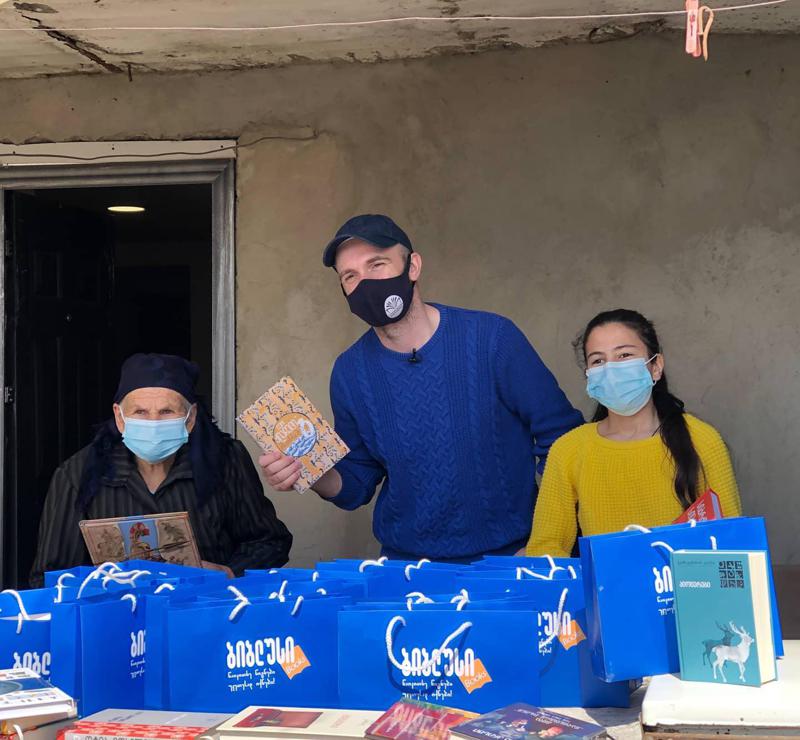 გიორგი კეკელიძემ აპრილის წიგნის ჩუქების თვედ გამოცხადების ინიციატივა საოკუპაციო ხაზთან დააანონსა