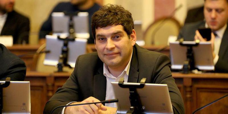 "მართალია ეს კაცი, საშინელი ფოტოა, გამზადებული მარმარილოსთვის!" - ბექა დავითულიანის სახუმარო პოსტი მას შემდეგ, რაც კორონავირუსი დაუდგინდა