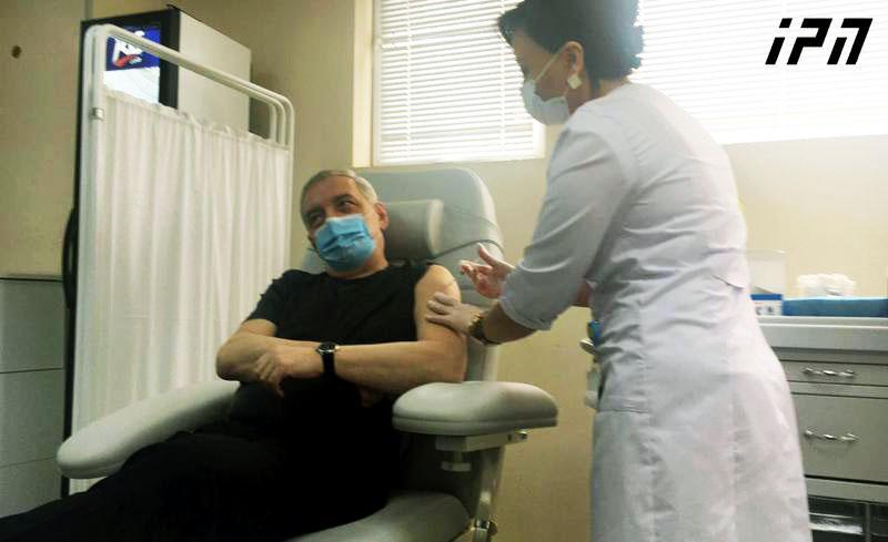 გია ვოლსკი "ასტრაზენეკას" ვაქცინით საჯაროდ აიცრა