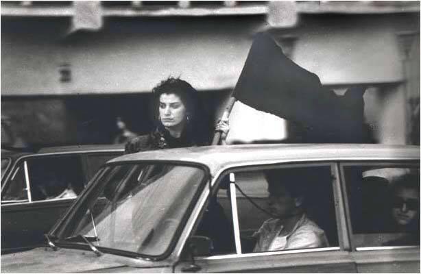 რას წერს გოგონა ფოტოდან, რომელიც 1989 წლის 9 აპრილის სიმბოლოდ იქცა - "ბრძოლას დამთავრებულად ჩავთვლი, როცა საბოლოოდ ამოიძირკვება ოკუპანტი ჩემი მიწიდან"