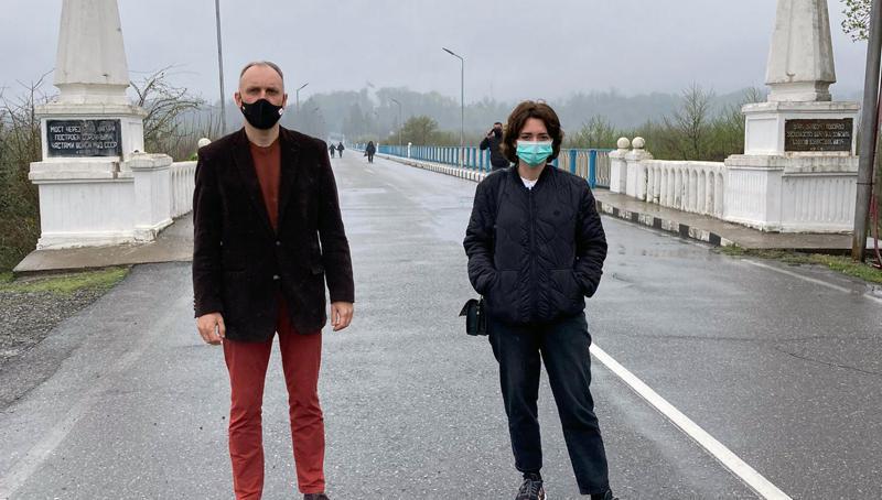 "რუსული ოკუპაციის უსამართლო და აგრესიული ხასიათი განსაკუთრებით იგრძნობა ენგურის გადმოკვეთის დროს" - რას წერს ლიეტუვის ელჩი ენგურის ხიდის გადასასვლელ პუნქტში ვიზიტის შემდეგ