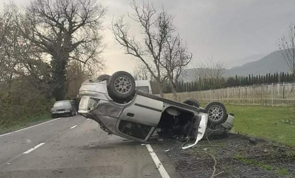 საზარელი ავარია კახეთში - გურჯაანი-ყვარელის გზაზე "ოპელისა" და "მერსედესის" შეჯახების შედეგად, 2 ადამიანი დაიღუპა