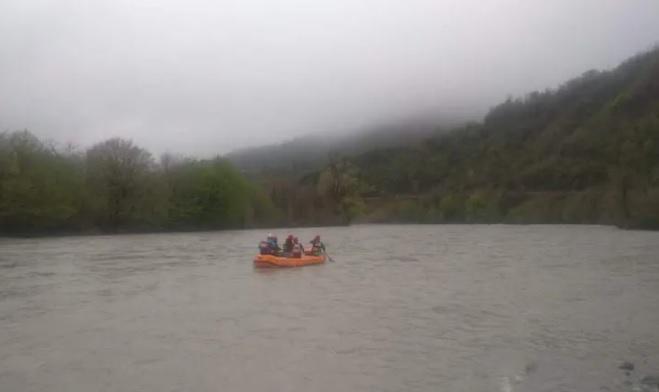 სოფელ ნამახვანში, მდინარეში გაუჩინარებული მამაკაცის სამძებრო-სამაშველო სამუშაოებში მყვინთავები ჩაერთნენ - ადგილზე რვა ნავია მობილიზებული