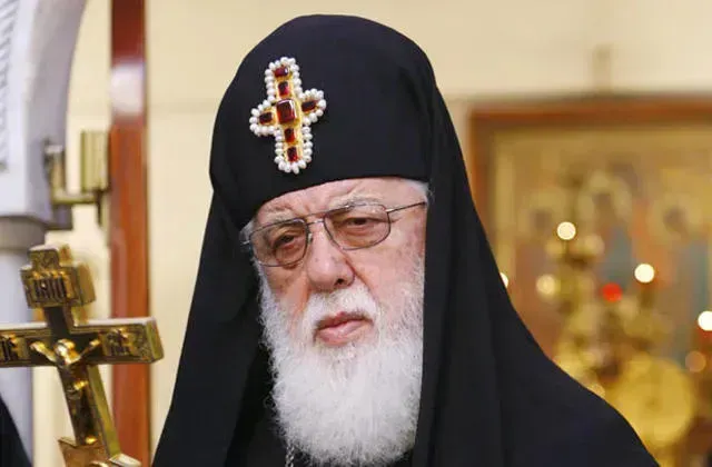 "ისეთ ყოფას გვთავაზობენ, სადაც დომინანტური ფუნქცია ექნება რობოტებს... ტექნიკური მიღწევები უღვთო ადამიანების ხელში სავალალო შედეგებამდე მიგვიყვანს" - ილია მეორე