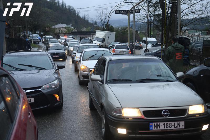 "ნამახვანჰესის" მოწინააღმდეგეები ქუთაისისკენ ავტომობილებით მსვლელობას მართავენ