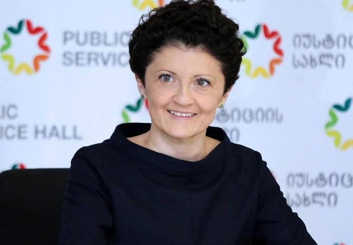 "ჩემ თავთანაც ძალიან დიდი ცინიკოსი ვარ... რწმენა მეხმარება...ამ ყველაფერს ეს ერთი ქათმის წონა ქალი ვერ შევძლებდი" - თეა წულუკიანი