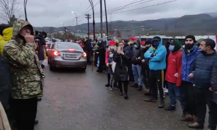 გუმათში, სადაც "ნამახვანჰესის" მოწინააღმდეგეები აქციას მართავენ, ხმაური იყო - რამ გამოიწვია აქტივისტებისა და პოლიციის დაპირისპირება