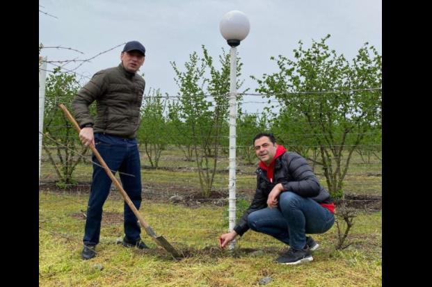 გიორგი გახარია ბარით ხელში - ექსპრემიერის ფოტო კახეთიდან