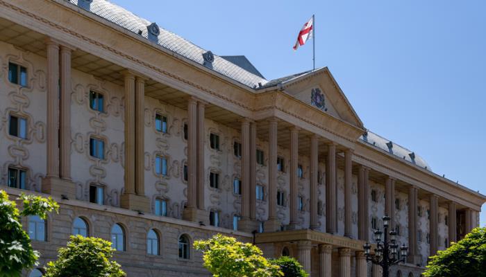 სასამართლომ 6 წლის ბავშვის წამების საქმეზე დედას და მამინაცვალს პატიმრობა შეუფარდა