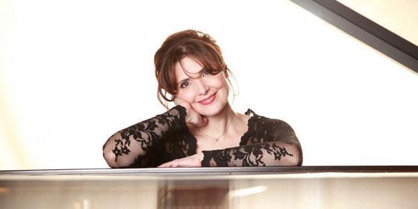 "არ ვამბობ, რომ გაჭირვება არ არის... ვუყურებ, რომ ადამიანები ნაგავში იქექებიან, მაგრამ პარიზშიც არის ეგ" - ელისო ბოლქვაძე