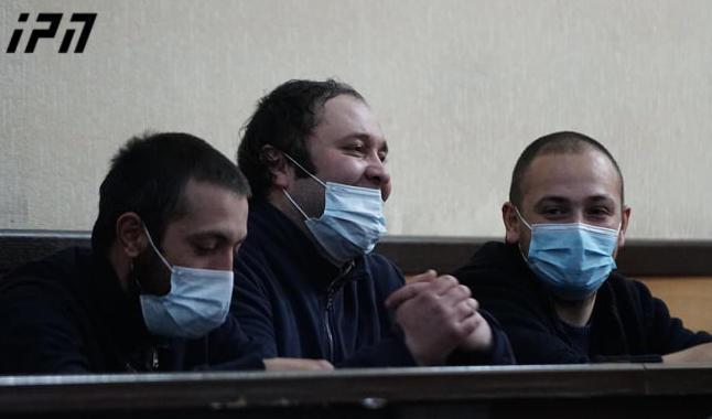 ვახო სანაიას თავდასხმის საქმეზე ბრალდებული 3 პირი მოსამართლემ პატიმრობაში დატოვა