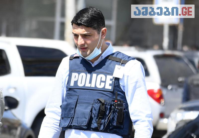 "თავდამსხმელი დაკავებულია, მძევლები კი გათავისუფლებულები არიან, დაზიანება არავის მიუღია" - ვაჟა სირაძის განცხადება ბანკზე მომხდარ თავდასხმაზე