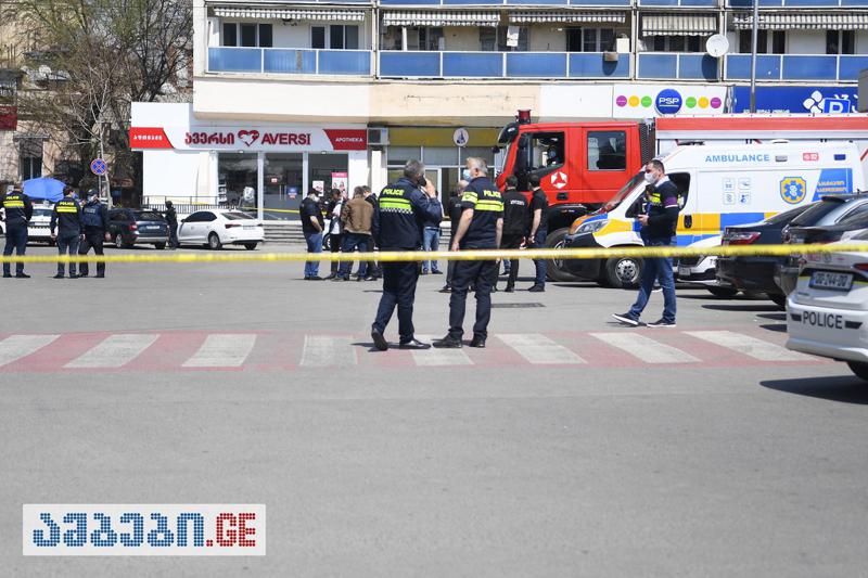 "ერთი თავდამსხმელია, ახლაგაზრდა კაცი უნდა იყოს, ქალი იყო შიგნით, რომელიც გამოუშვეს" - რა ჰყვებიან ავლაბარში ბანკზე თავდასხმის თვითმხილველები?