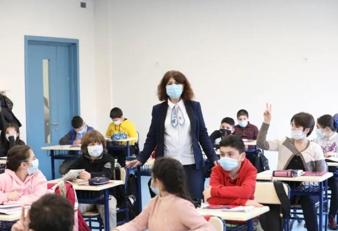 სასწავლო პროცესი საკლასო ოთახებსა და აუდიტორიებში დღეიდან განახლდა - გაიხსნა საბავშვო ბაღებიც