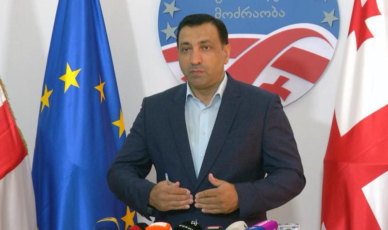 "გადაწყვეტილებას ხვალ მივიღებთ, თუმცა უმრავლესობას დოკუმენტზე ხელის მოწერა შესაძლებლად მიმაჩნია" - ლევან ბეჟაშვილი პარტიის პოლიტსაბჭოს სხდომის დეტალებზე