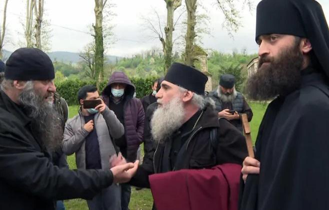 დაპირისპირება ჭყონდიდის ეპარქიაში - მამა დანიელი მეუფე  პეტრესგან სამ კითხვაზე პასუხის გაცემას ითხოვს