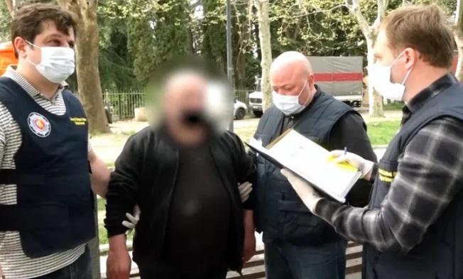 დააკავეს პირი, რომელიც მოზარდებს მოწყალების თხოვნას აიძულებდა, წინააღმდეგ შემთხვევაში კი მათ ფიზიკურად უსწორდებოდა - დაკავებული არასრულწლოვანთა ბიძაა