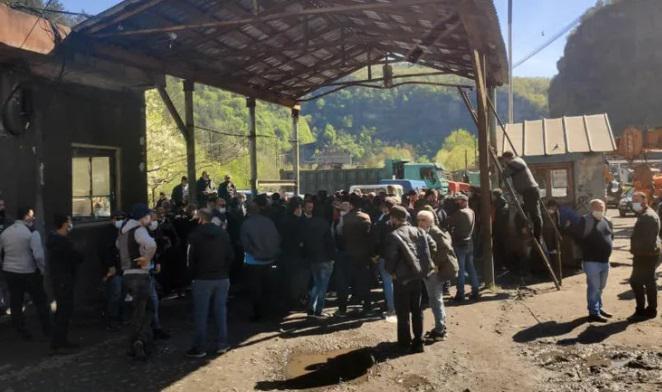 მაღაროელების აქცია ჭიათურაში - გაფიცულები ხელფასის 50%-ით გაზრდას მოითხოვენ