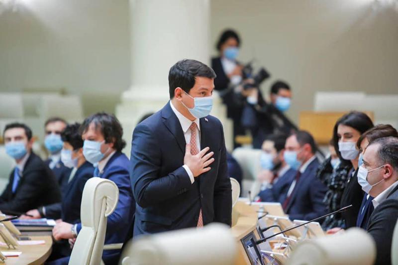 "ჩემი ადგილი დარბაზშია..." - რას წერს არჩილ თალაკვაძე პარლამენტის თავმჯდომარის პოსტიდან წასვლის შემდეგ?