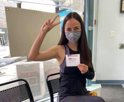 ვერა ქობალია "ასტრაზენეკას" ვაქცინით აიცრა - ექსმინისტრის ფოტო კანადიდან