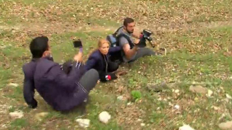 სალხინოში ჟურნალისტებს ხელი ჰკრეს, რის შედეგადაც, ისინი თხრილში ჩაცვივდნენ - კადრები ადგილიდან