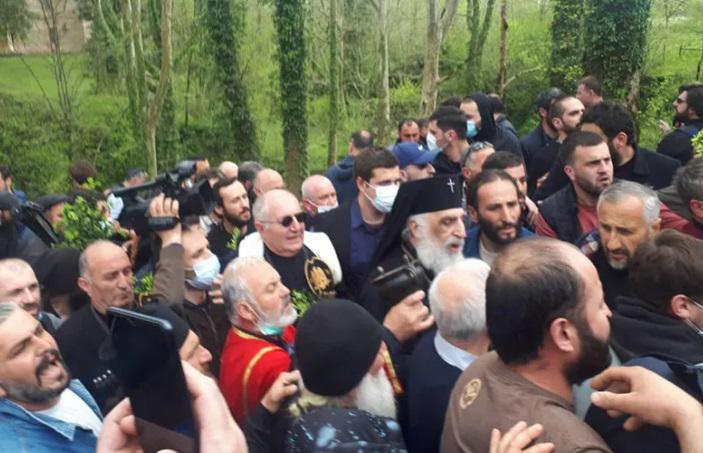 "რას ჰქვია მეუფე სტეფანეს მომხრეები?! არავინ დამენახოს ჩემი მომხრე... " - მეუფე სტეფანე