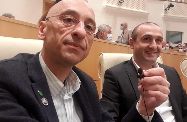 "აი, გამოჩნდა ჭიჭე ვაშაძე...ა, კი ბატონო, ჩანს ძვირფასი ოპოზიცია" - "გირჩის" პირველი ლაივჩართვა პარლამენტის სხდომათა დარბაზიდან