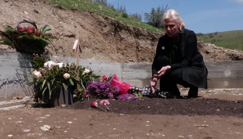 "მკვლელობაში მონაწილეობდა მისი მეუღლე - ჩემი რძალი... ჯერ სახლში გათიშეს ჩემი შვილი, მერე გადაიყვანეს მანქანით სასაფლაოზე, სადაც მოკლეს" - კასპში მოკლული ახალგაზრდის დედა