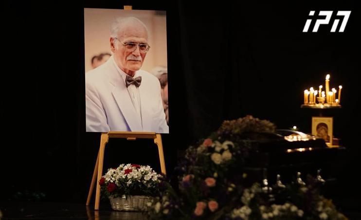 რუსთაველის თეატრი კახი კავსაძეს ემშვიდობება -  მიმდინარეობს დიდი მსახიობის სამოქალაქო პანაშვიდი