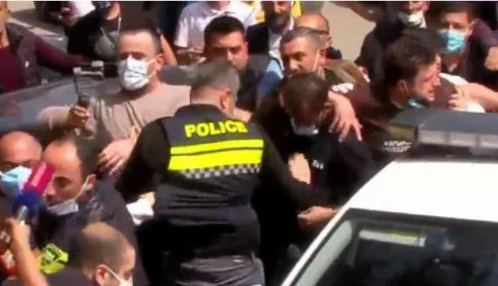 ხმაური მარნეულის საკრებულოს შენობასთან - როგორია ვითარება ამ წუთებში