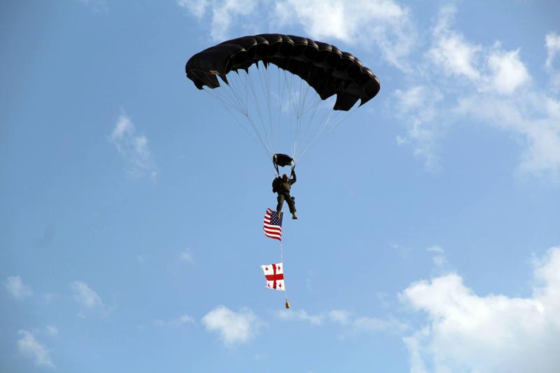 "სიამაყით გიწოდებთ ჩვენს ძმებსა და დებს" - როგორ ულოცავს აშშ-ის საელჩო საქართველოს თავდაცვის ძალებს 30 წლის იუბილეს