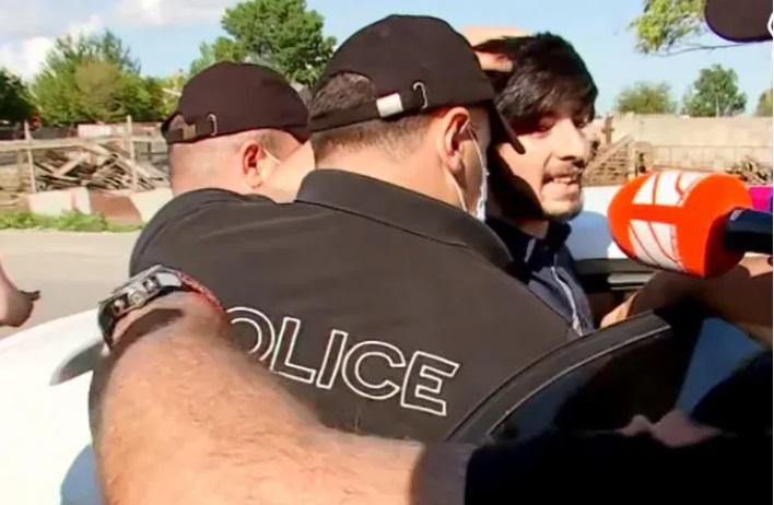 აქტივისტი ე.წ. დამპალოს სასაფლაოზე შესვლას ცდილობდა, რისი საშუალებაც პოლიციამ არ მისცა