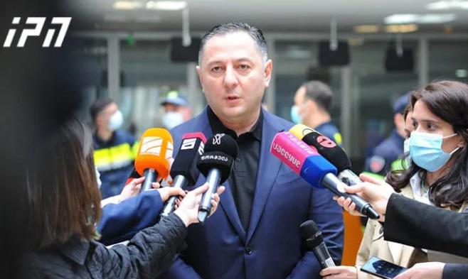 "ყველანაირი ძალადობა მიუღებელია..“ -  რას ამბობს შს მინისტრი "მთავარი არხის“ გადამღებ ჯგუფსა და ივერი მელაშვილზე თავდასხმასთან დაკავშირებით