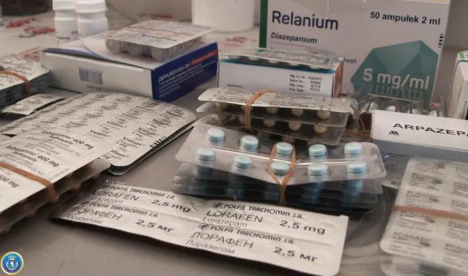 საგამოძიებო სამსახურმა ე.წ სააფთიაქო ნარკომანიის ფაქტები გამოავლინა და ხუთი აფთიაქის ხელმძღვანელი პირი დააკავა (ფარულად გადაღებული კადრები)