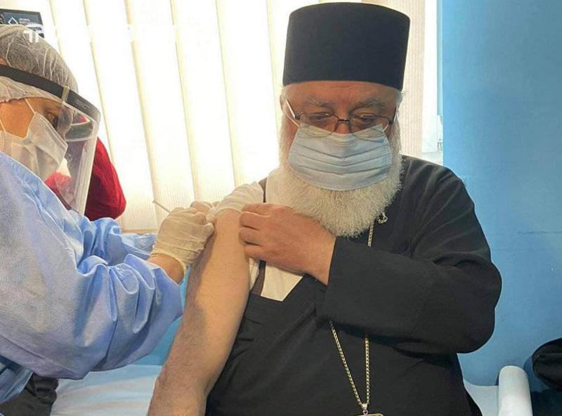 პატრიარქის ძმისშვილი, მეუფე დიმიტრი "სინოფარმის" ვაქცინით აიცრა