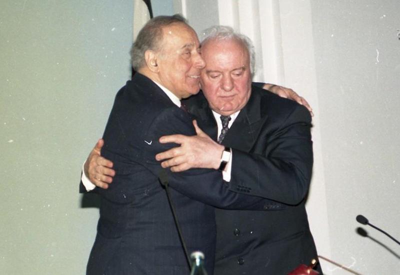 "არა უშავს, თქვენ კი არა, მეც ძლივს ვამბობ ხოლმე მამაჩემის სახელსო" - რას ყვება ედუარდ შევრდნაძისა და ჰეიდარ ალიევის ურთიერთობაზე იმირ მამედლი?